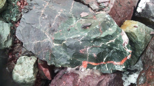 Гигантские зелёные валуны для ландшафтного дизайна весом более 5 тонн купить в Стерлитамаке