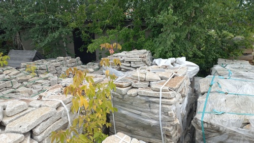 Плитняк галтованный гранитный для ландшафтного дизайна купить в Стерлитамаке