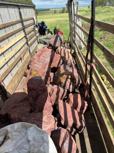 Ландшафтные глыбы красно-фиолетовые 200-1000 килограмм купить в Стерлитамаке