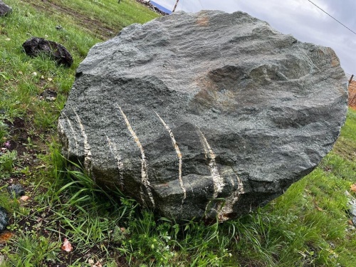 Гигантские зелёные валуны для ландшафтного дизайна весом более 5 тонн купить в Стерлитамаке