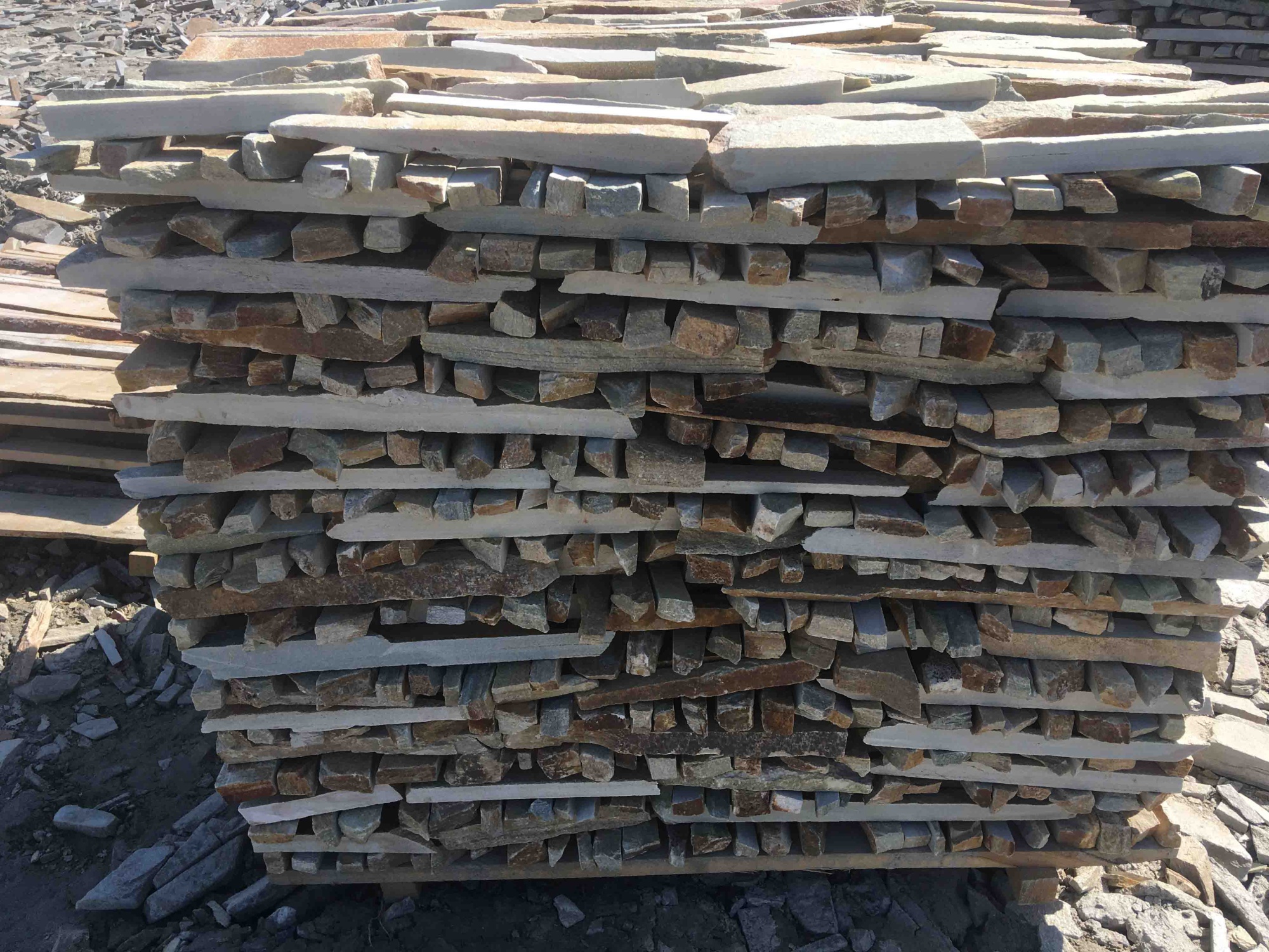 Горбушка златолит золотистый для облицовки купить в Стерлитамаке