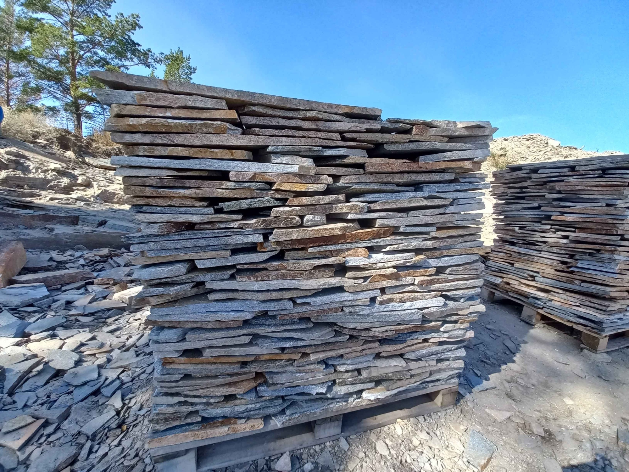 Плитняк златолит серебристый для фасада купить в Стерлитамаке