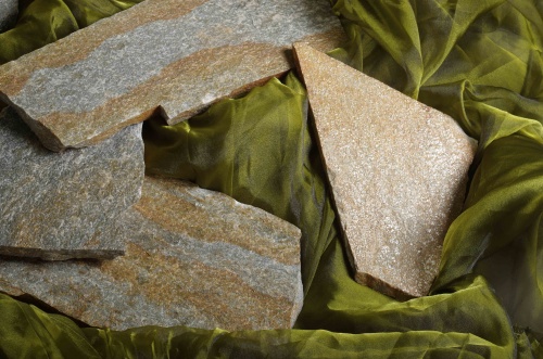 Плитняк златолит Уральский для цоколя, отмостки купить в Стерлитамаке