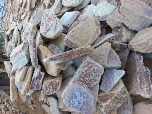 Златолит жёлтый, жёлто-зелёный глыбки и валуны для ланшафтного дизайна купить в Стерлитамаке