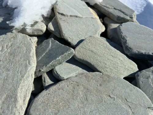 Плитняк златолит зелёный галтованный для цоколя купить в Стерлитамаке