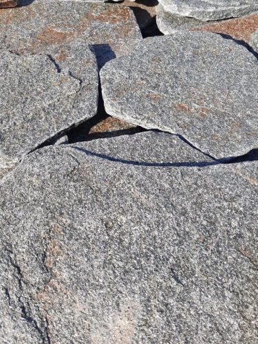 Златолит серебристый галтованный для лестниц купить в Стерлитамаке