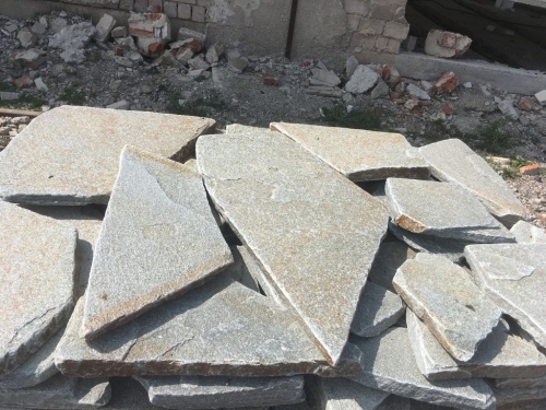 Златолит серебристый галтованный для лестниц купить в Стерлитамаке